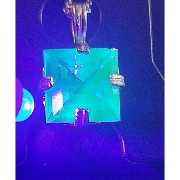 Large 12mm rare teal square uranium rhinestone set in sterling 20" 925 chain - Picture 8 of 12